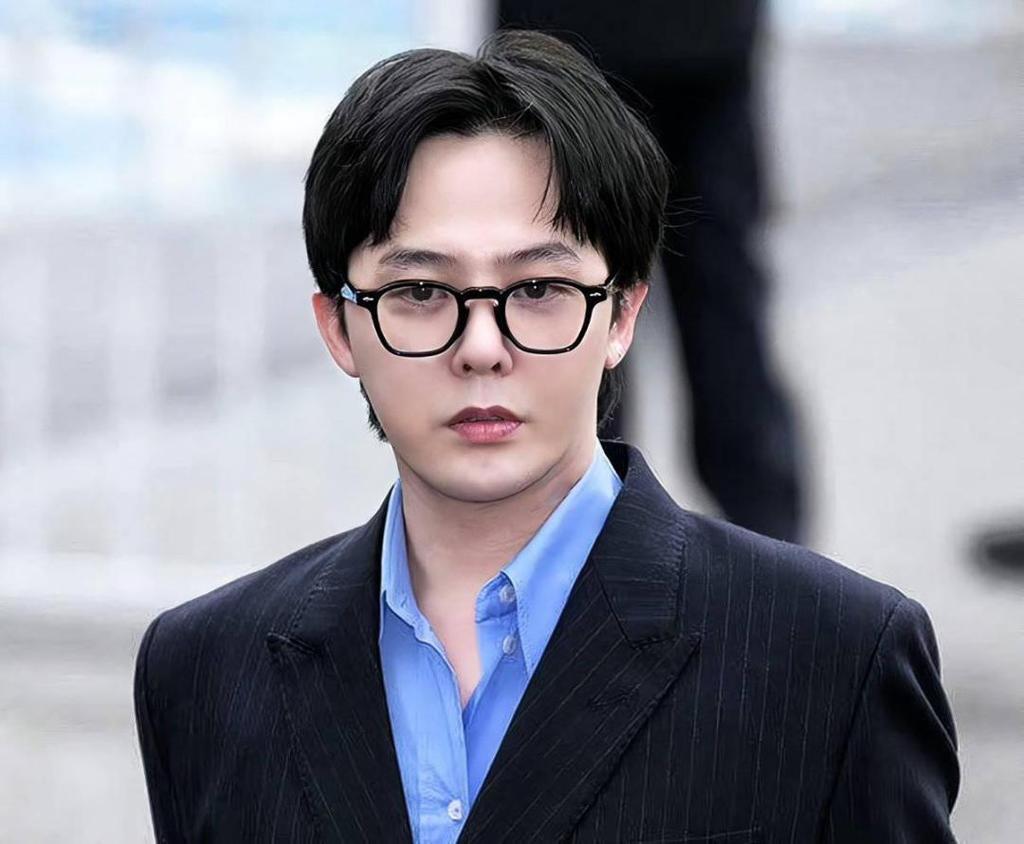 [USED] Black-rimmed glasses with arrow screws, UV protection, black and clear lenses, gd