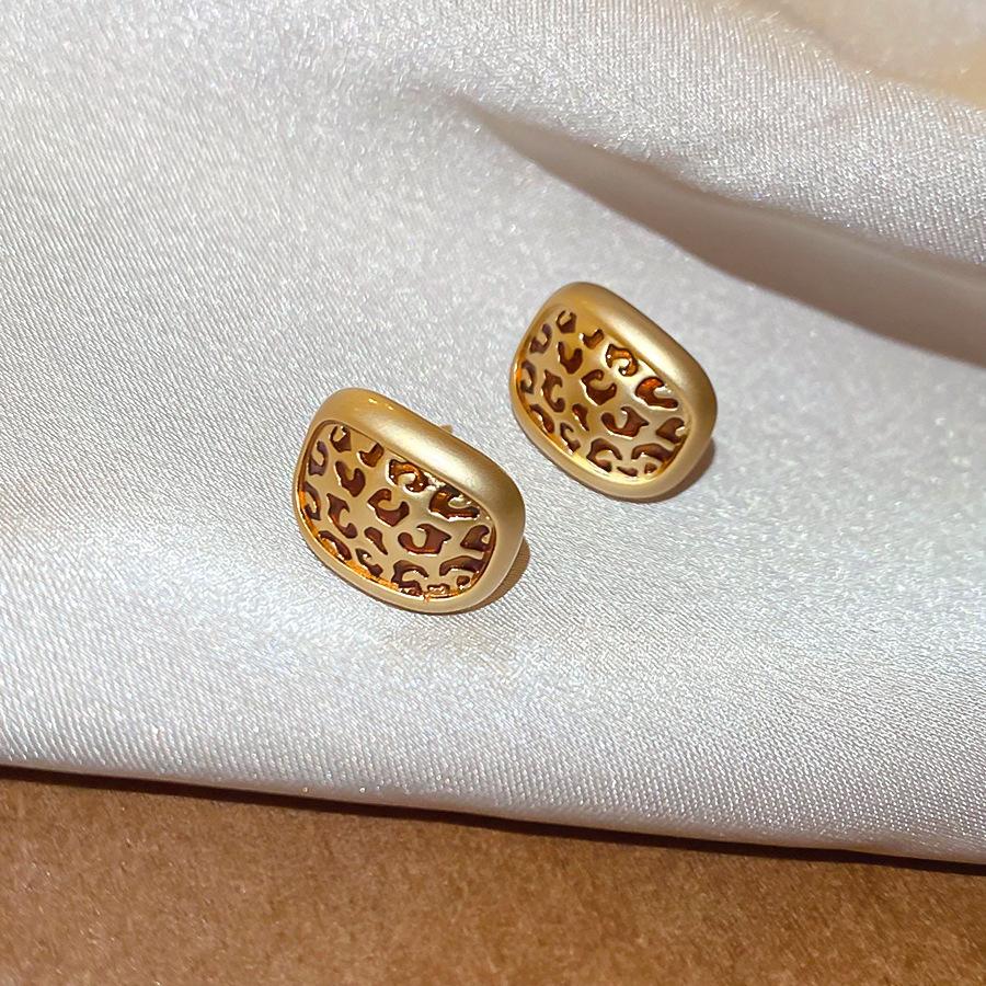 French retro autumn and winter geometric leopard print earrings stud earrings personalized earrings design sense niche