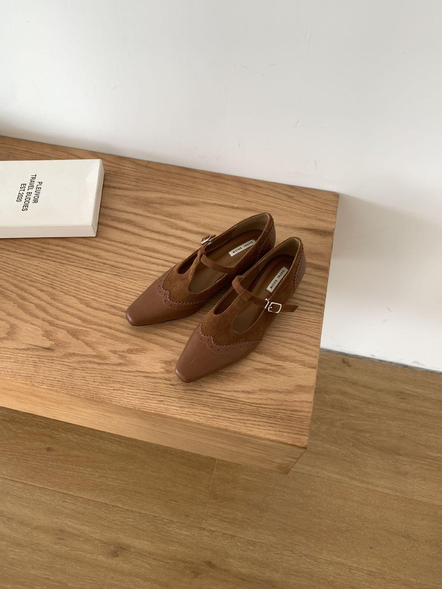 

Европейская станция женская обувь 2025 осень мода Т-образный ремешок сращивание квадратный носок повседневная на низком каблуке рабочая обувь 39 коричневый