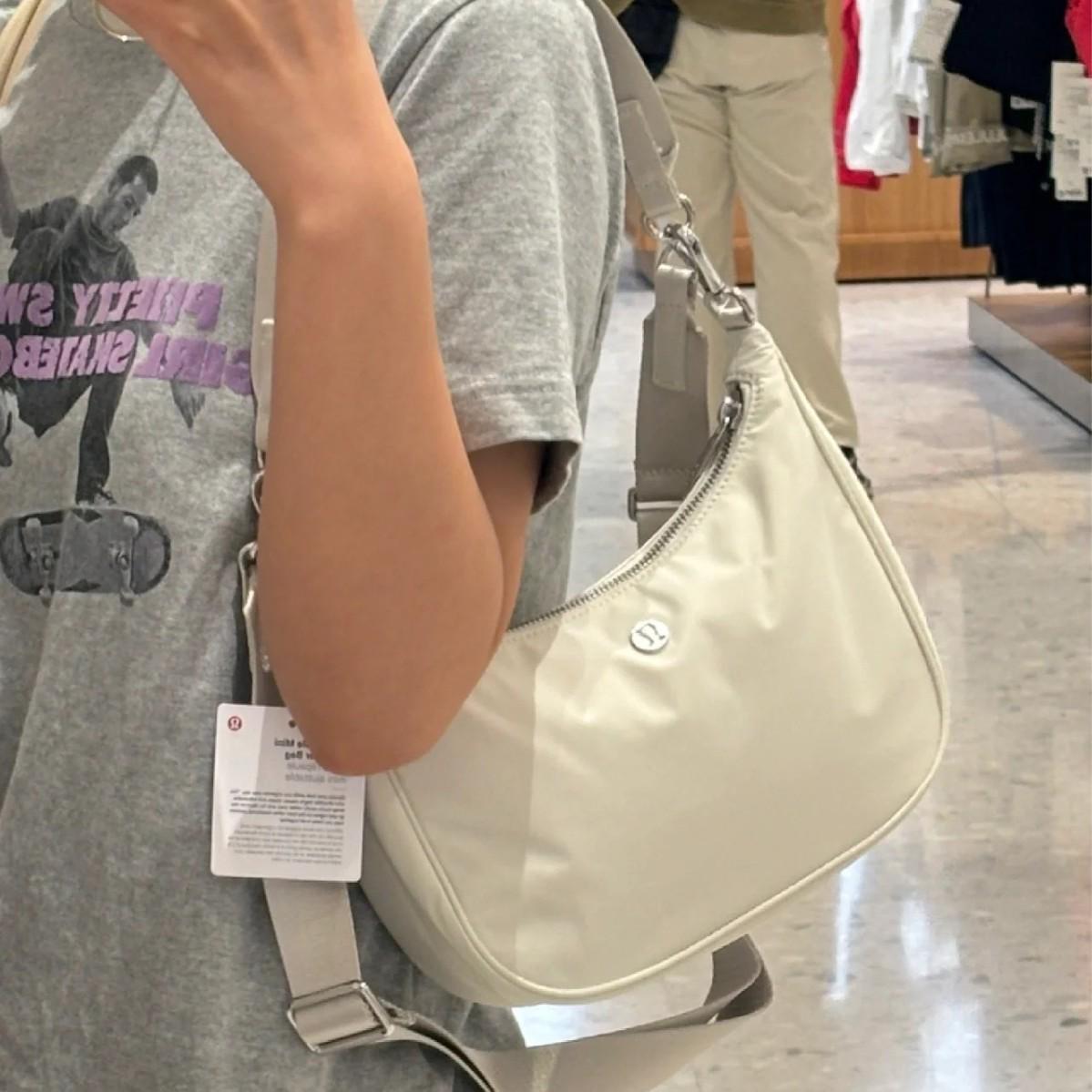 

Lu Multi-Shoulder Mahjong Bag – 3L Large Capacity Crossbody & Gym Bag, New Fashion Casual Sports & Yoga Tote білий