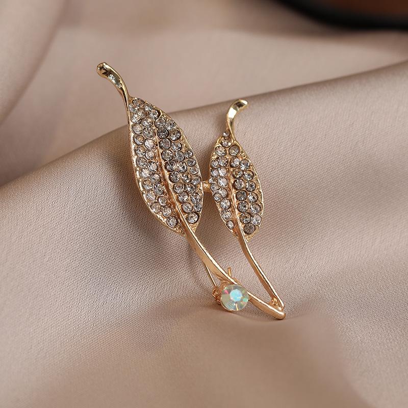 Elegant Leaf Brooch High-end Women's Versatile Diamond-encrusted Brooch High-end and Light Luxury Brooch Accessory