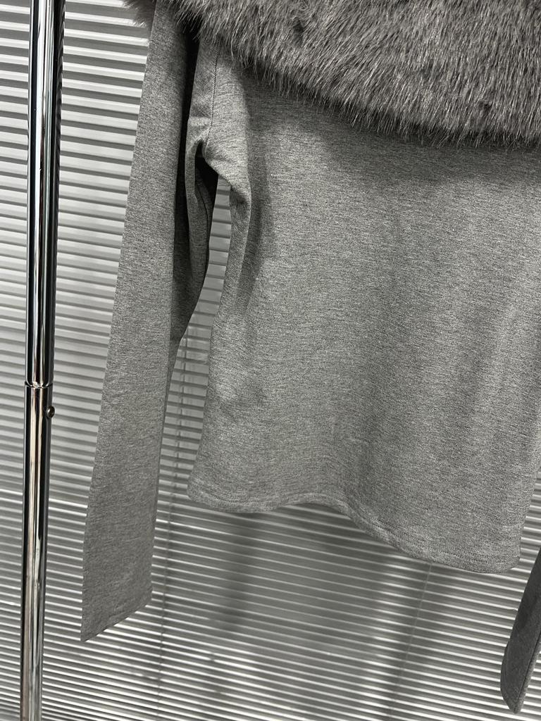 2025 Autumn/Winter Women's V-neck Slim-fit Fur Collar Top - Korean Style Long-sleeve Versatile Base Layer