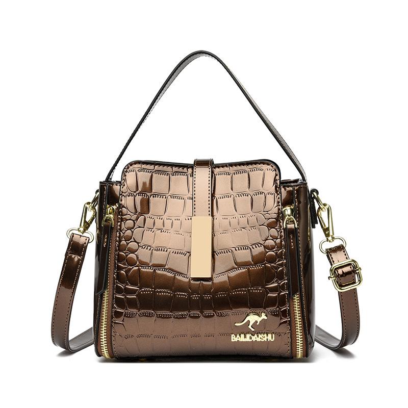 Eine trendige und stilvolle Umhängetasche und eine tragbare Mama-Tasche