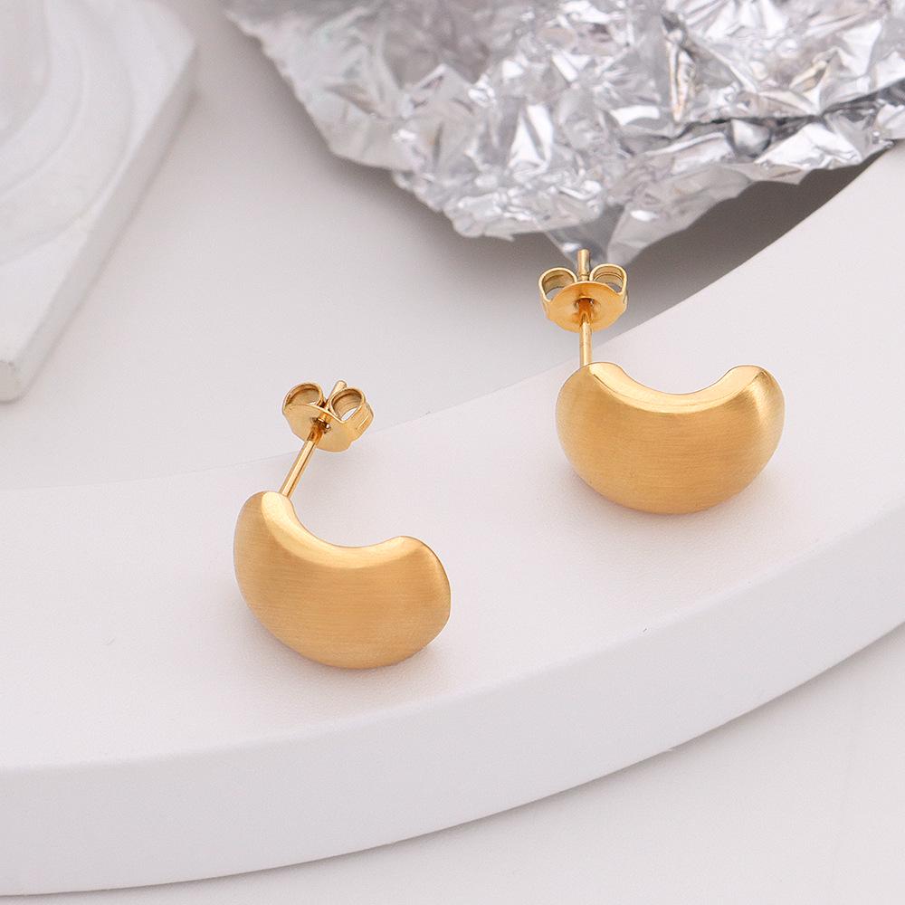 

C-Shaped 18K Gold Plated Titanium Stud Earrings - Simple, Stylish, Versatile Fashion Jewelry