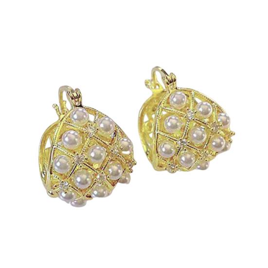 1 Pair Retro Style Earrings Imitation Pearl Honeycomb Shape Earrings Lightweight Comfortable Mini Earrings Jewelry Gift