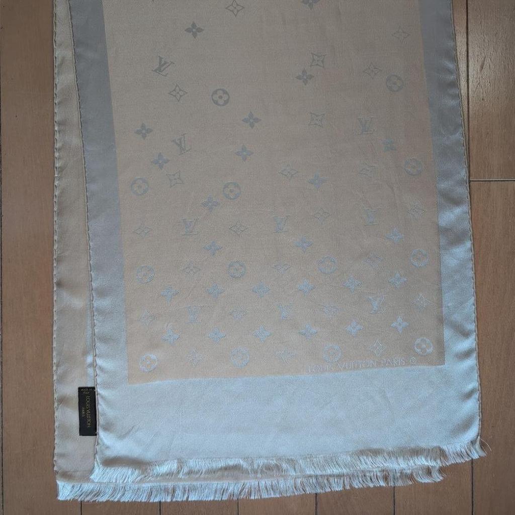Б/у шелковый платок Louis Vuitton Monogram с бахромой и коробкой 875