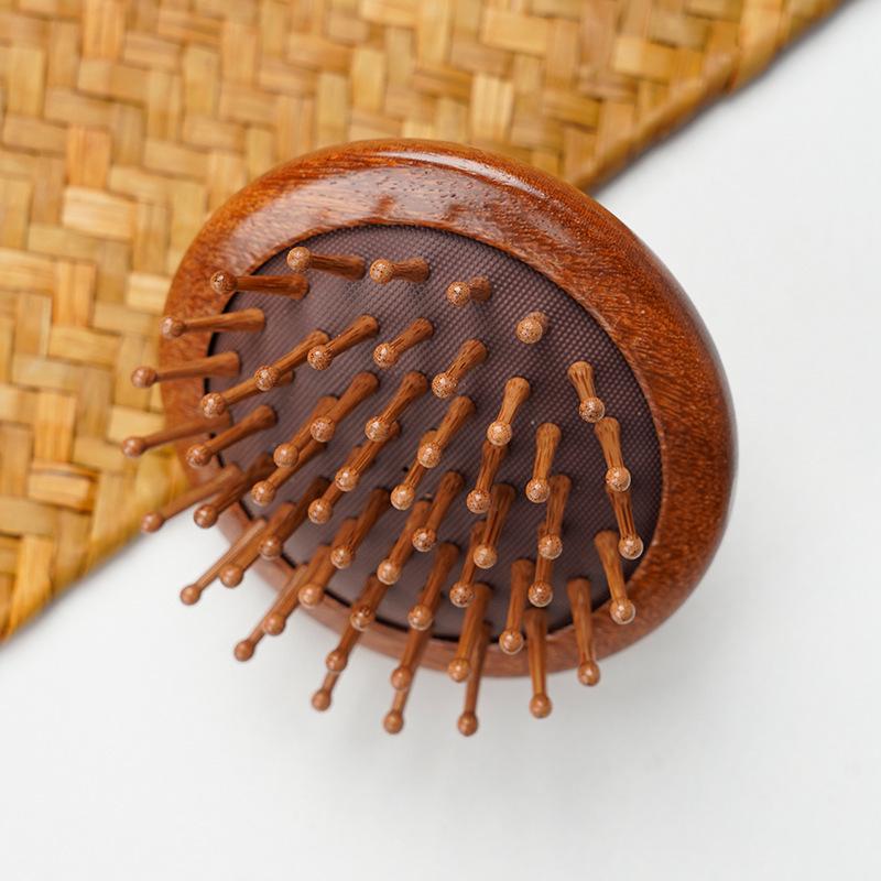 

Расческа для массажа кожи головы из сандалового дерева: Прочищает волосяные фолликулы и улучшает уход за волосами