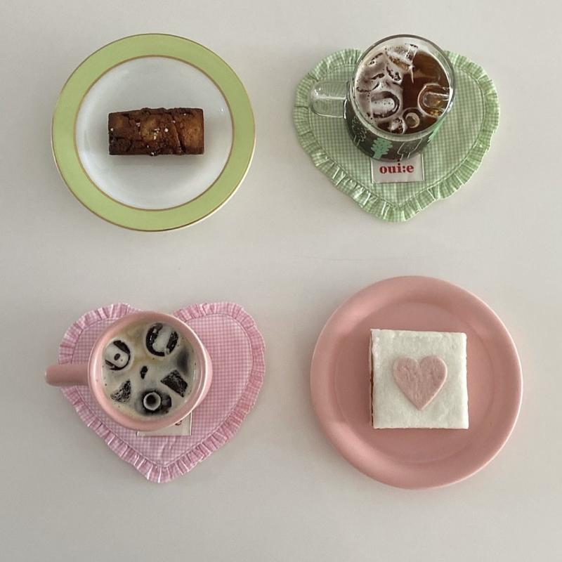 1Pcs Ins Heart-Shaped Plaid Meal Mat With Pleated Lace Cute Bowl Mats Portable Cotton Insulation Pad Mat Home Decoration