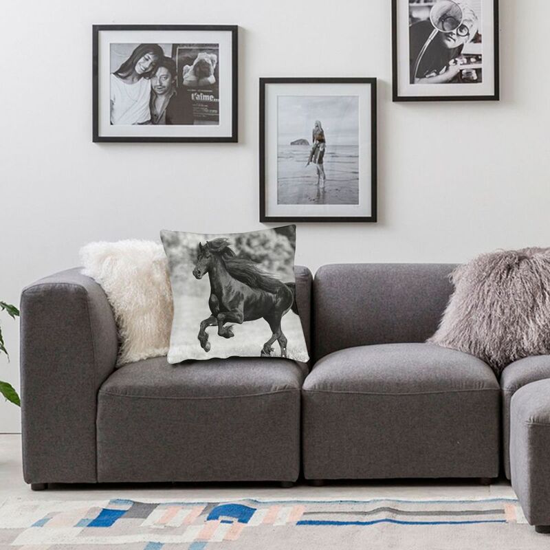 Black Friesian Horse Gallops Cushion Cover 40X40Cm Velvet Animal Throw Pillow Case For Sofa Square Pillowcase Bedroom Decoration