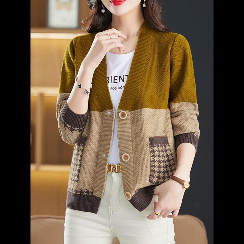 

Spring and Autumn new color matching knitted sweater women s cardigan medium mother pocket sweater February August sweater jacket One size