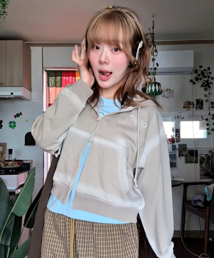 Universe Garment Spray Zip-Up Hoodie_Beige