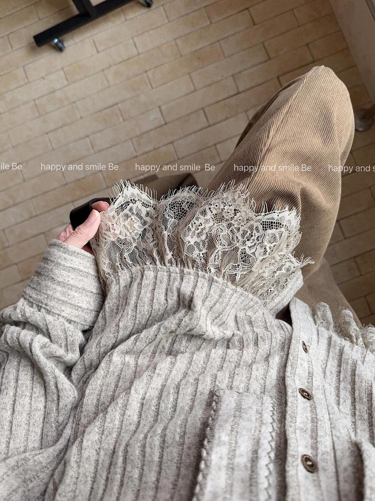 Women's Plus Size Retro Long Sleeve Shirt with Flowy Ribbons, Lace Patchwork, Autumn/Winter Layered Design