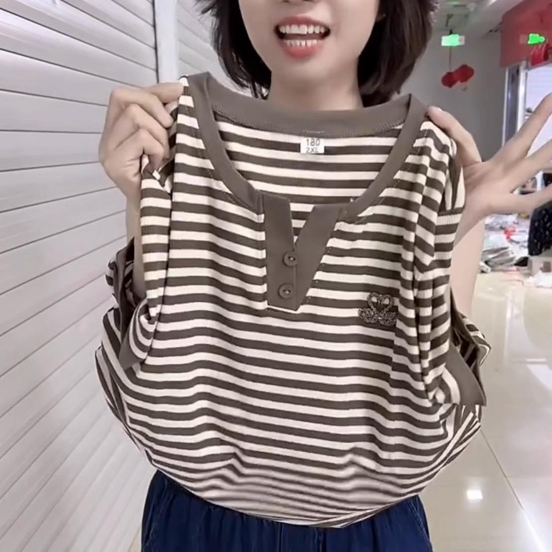 

Summer V-Neck Short-Sleeve Women s Top with Little Swan Diamond Design - Trendy, Slimming, and Age-Reducing XL [Recommended 115-130 jin]