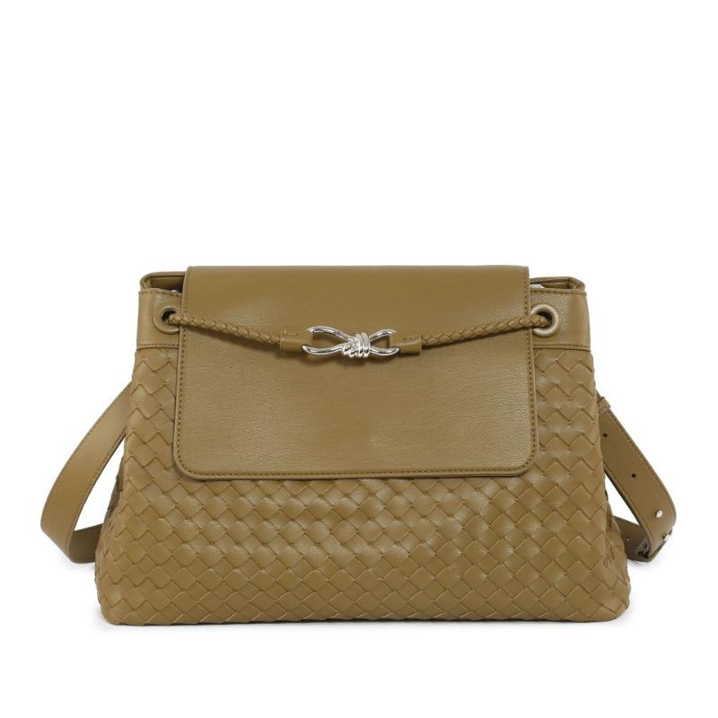 New Medium Woven Bag Handbag Shoulder Bag Briefcase Women's Bag Fashion