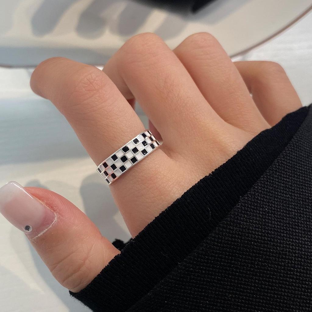 Korean Retro Plaid Adjustable Black & White Grid Ring - Trendy Women's Fashion Accessory