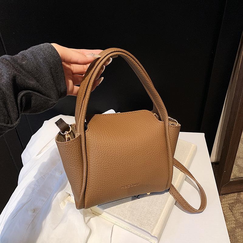 

Spring women s bag niche high-end handbag 2025 new simple vegetable basket bag versatile shoulder messenger bag коричневый