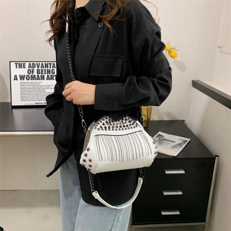Womens Chain Shoulder Bag PU Leather Handbags Tassels Rivets Crossbody Bag Fashion Messenger Bag Seashells Bag for Daily