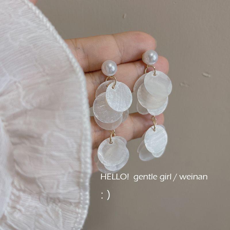 

Fairy Full of Shell Patch Tassel Beads Earrings 2025 New Arrival Summer Outdoor Holiday Photo Stud Earrings for Women White