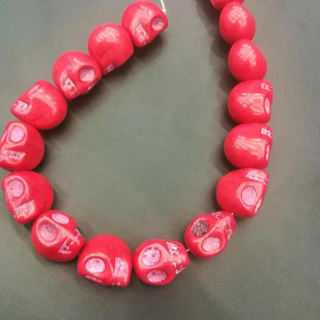 DIY Totenkopf-Form 15*18 mm Howlith Gefärbter Stein Mix-Farbe Türkis Geschnitzte Totenkopf-Form Lose Perlen, Für DIY Schmuckherstellung