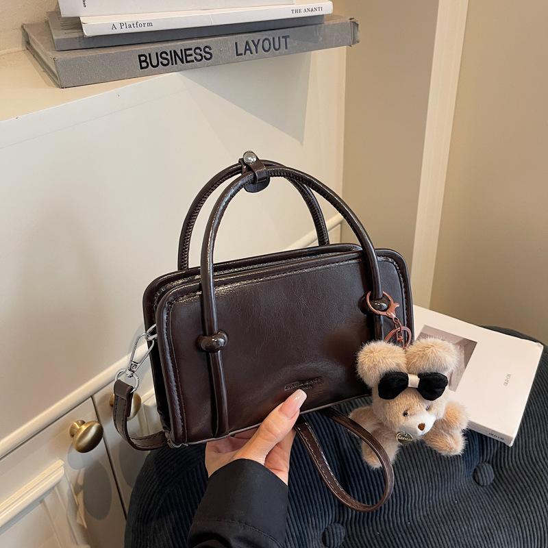 This Year, Popular Small Bags Are Women's Autumn and Winter Versatile 2025 New Retro Shoulder Messenger Bags, Popular Portable Small Square Bags.