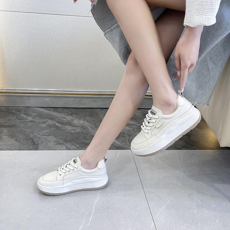 Sports and leisure shoes for women 2026 new four season shoes Korean version versatile retro thick soled student board shoes