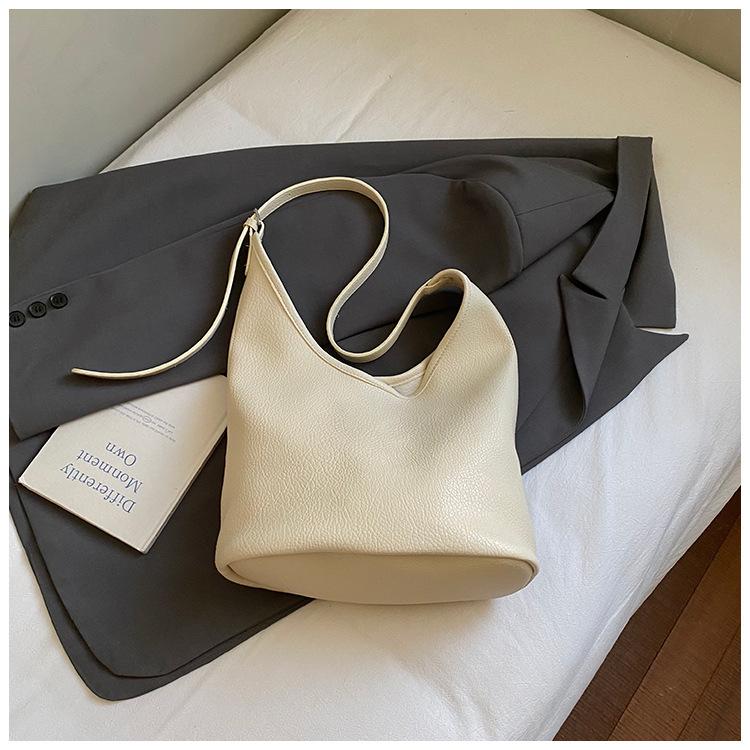 Simple bucket bag 2025 autumn new fashion trendy women's commuting temperament portable Korean version shoulder messenger bag