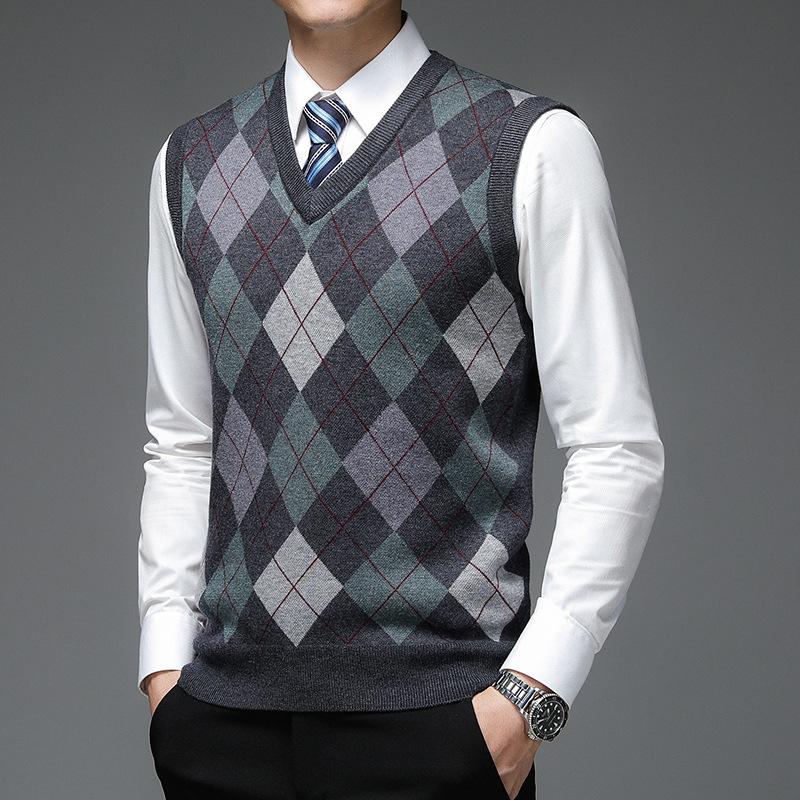 Spring and Autum Fashion Designer Brand Pullover Diamond Sweater V Neck Knit Vest Men Wool Sleeveless Casual Men Clothing