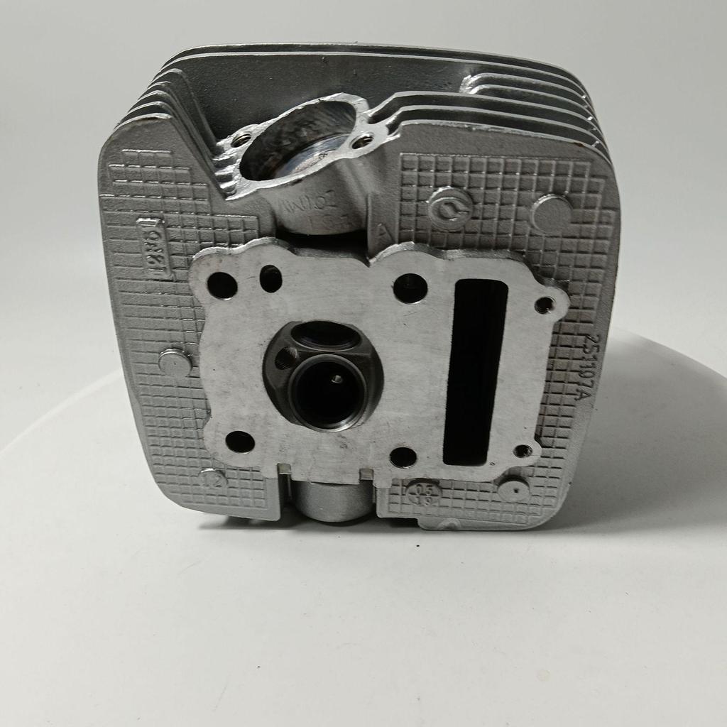 Silver Cylinder Head Cover for Suzuki GN125/GZ125 Motorcycle Engine