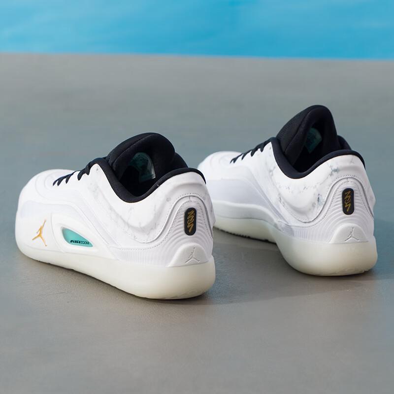 Nike Men's 2410 Basic Low-Top Basketball Shoes
