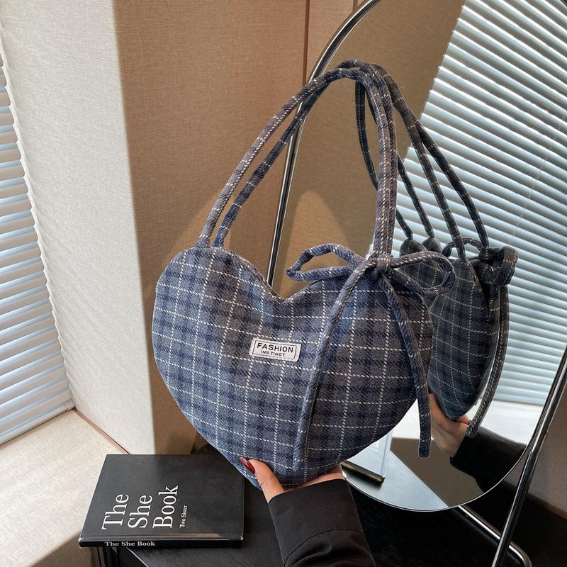 

Plaid bag women s large-capacity new summer versatile niche single shoulder underarm commuter tote peach heart bag