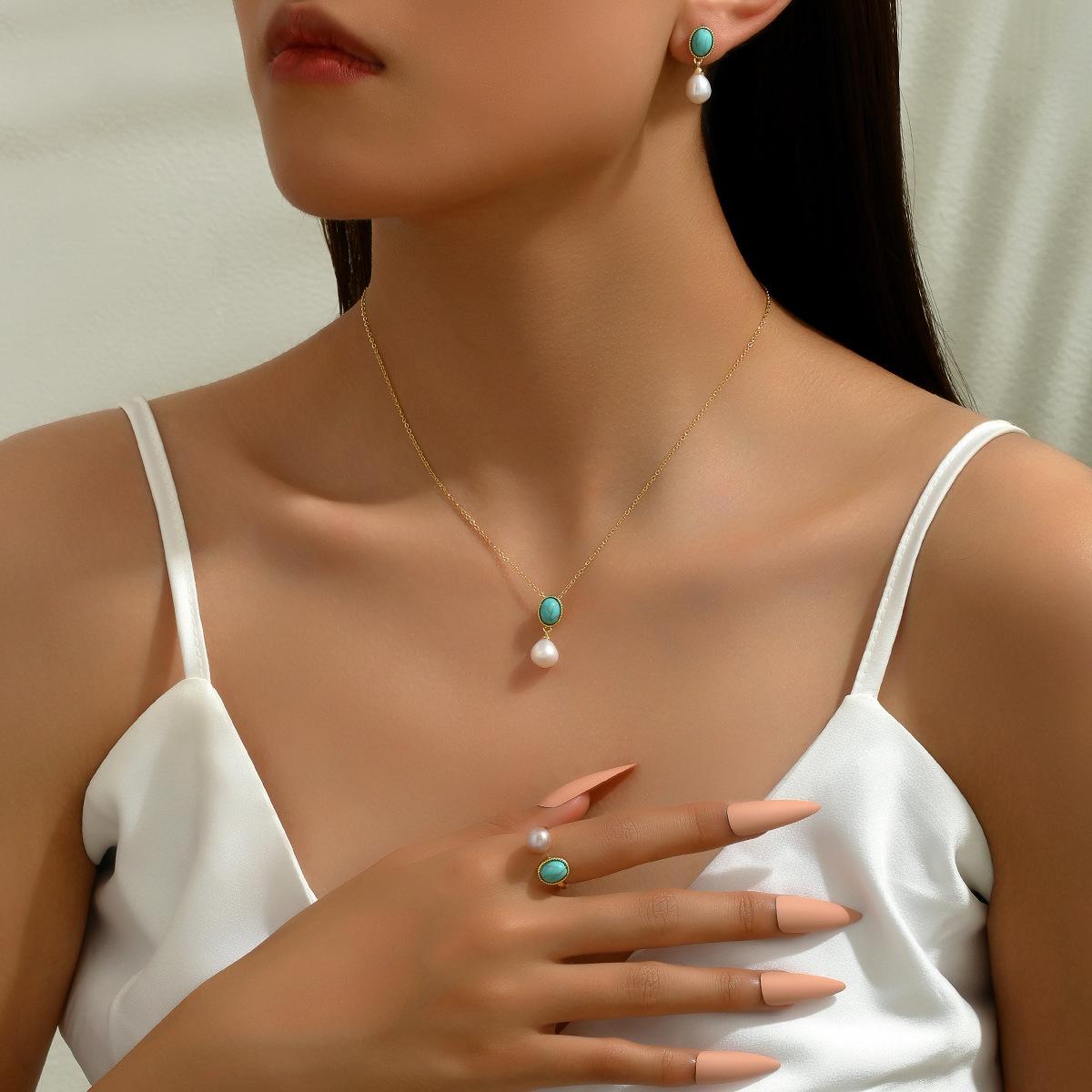 

Простой литературный и ретро стиль серьги ожерелье кольцо набор нишевый инкрустированный жемчугом серьги-пусеты универсальное кольцо ювелирные изделия