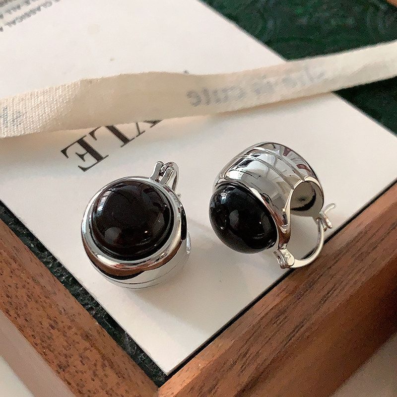 

Black Agate Double-Sided Metal Ear Clips 2026 New Popular Black Earrings Light Luxury High-End European and American Simple Earrings Silver