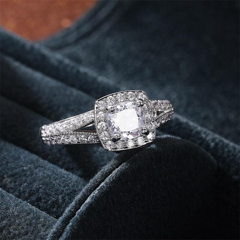 Trendy Luxury Engagement Rings for Women Exquisite Design Anniversary Birthday Gift Chic Jewelry Graceful Accessories
