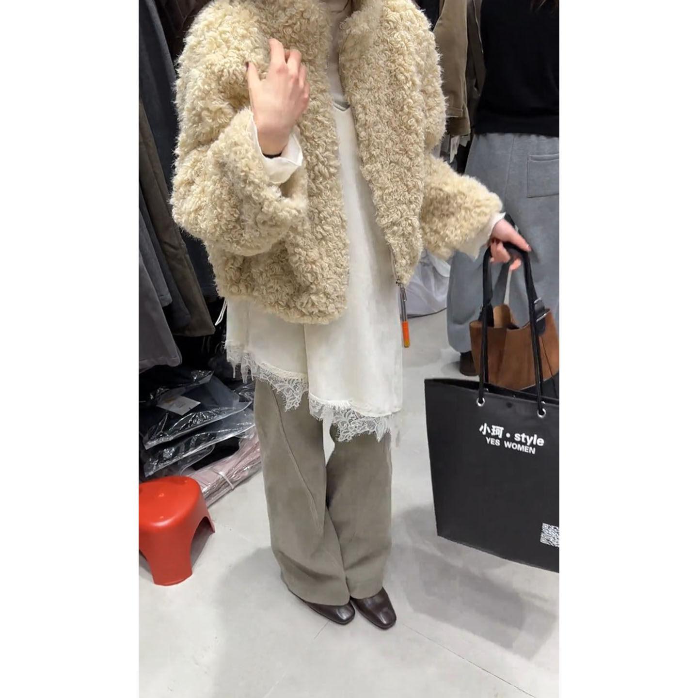 

Chic Lambswool Jacket & Lace Camisole with Wide-Leg Pants: Stylish Winter Set for Women S (80-95 jin)