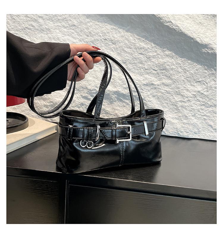 

Wind bag women s large-capacity new summer niche single shoulder armpit bag premium pillow bag чорний