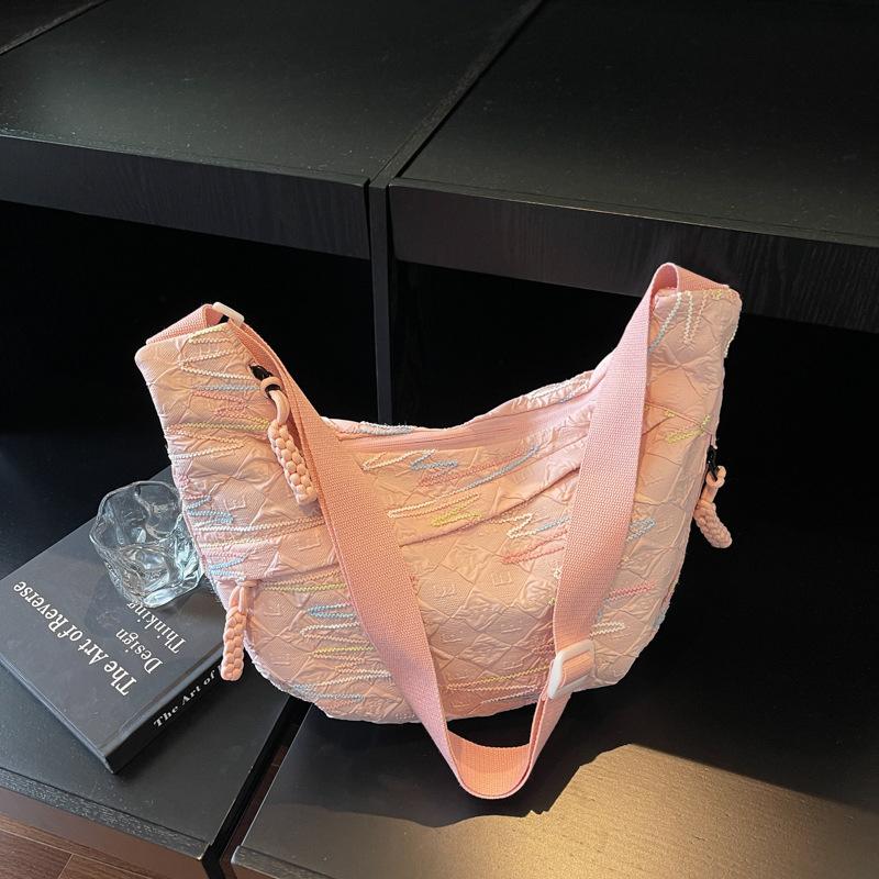 Today's popular large-capacity color thread cloth bags, wide shoulder straps, messenger bags, trendy versatile dumpling bags, women's bags.