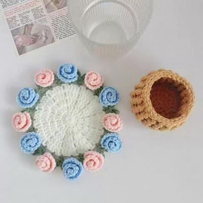 Gehäkelte Blumen Untersetzer Handgemachter Rosen Untersetzer Topfblumen Dekorative Rosenstrauß Untersetzer mit Korb Geschenk für Familie Freunde Blumenliebhaber