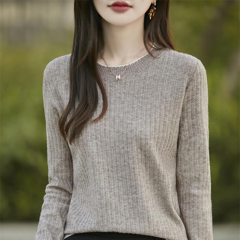 Autumn and Winter Long-sleeved Knit Sweater Women's Round Neck Pullover Short Top Pit Stripe Sweater