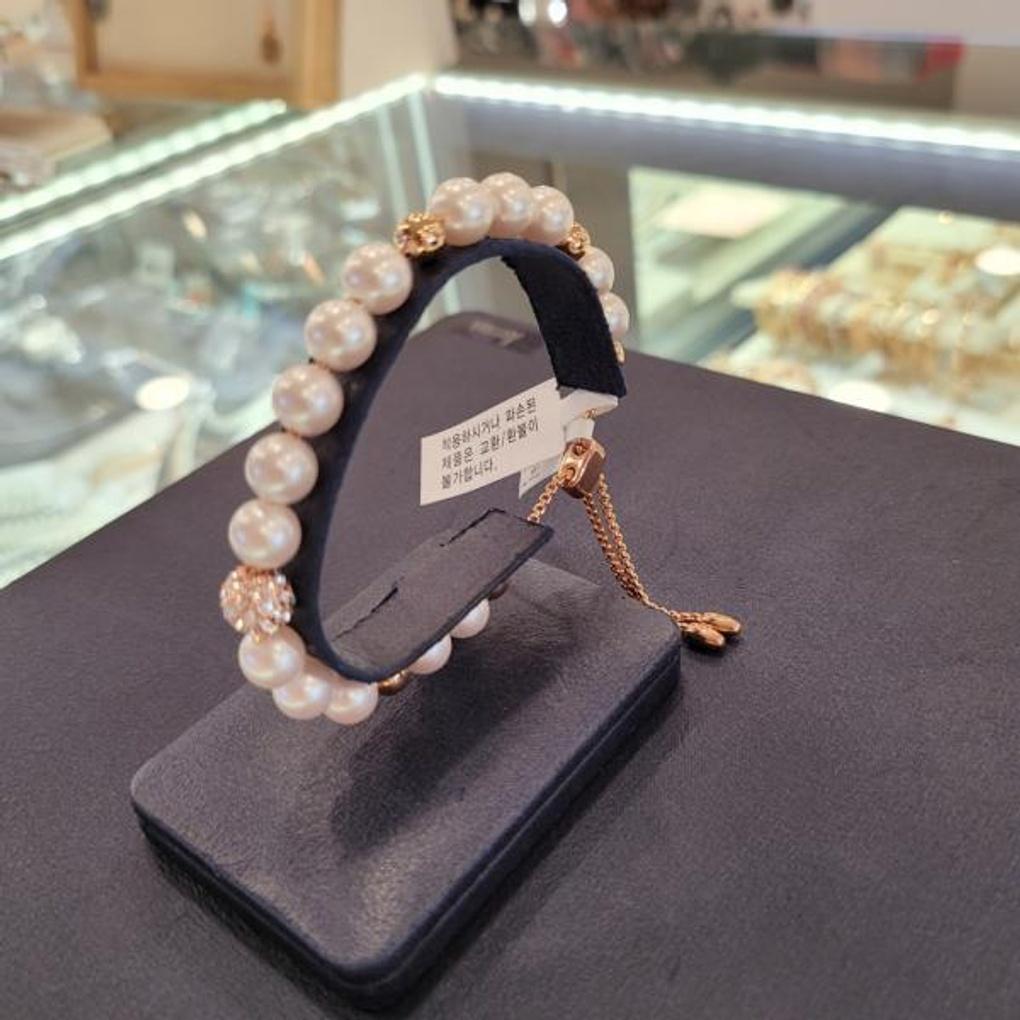 

Atria Czech Pearl Slide B Bracelet MRTBAET0001JJF