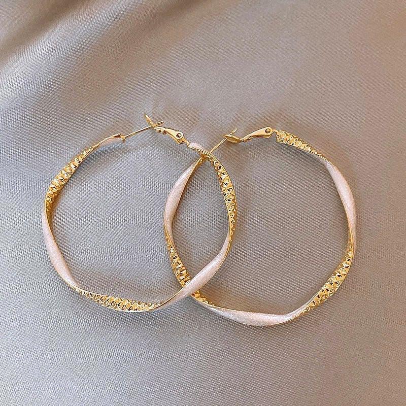 European and American Fashion High-end Atmospheric Earrings Trendy Cool Earrings Versatile Personalized Party Big Earrings Exquisite Commuter Earrings