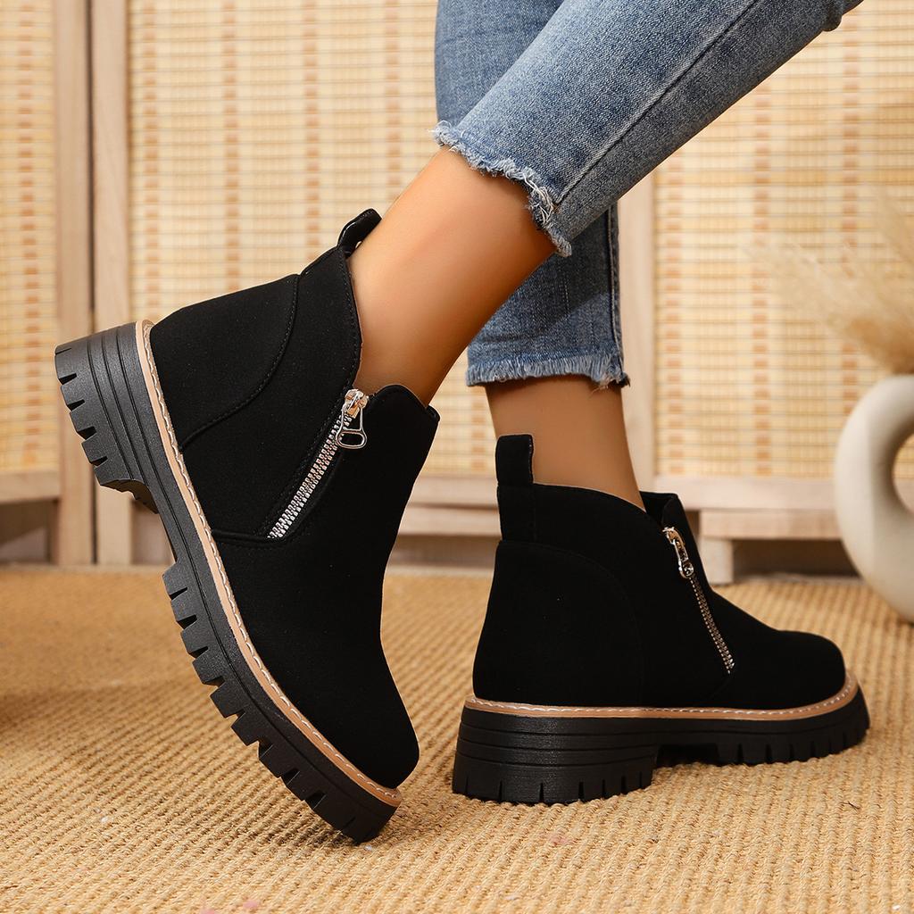 Stora storlekar avslappnade korta stövlar dam höst och vinter 2025 nya högklackade avslappnade mode korta stövlar avslappnade Martin-kängor