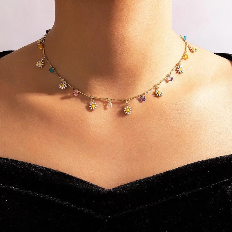 Chic Daisy Painted Glaze Necklace - Elegant Floral Clavicle Jewelry for Women