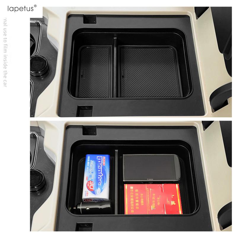 Car Phone Wireless Charging Pad Mat / Center Console Armrest Storage Box Tray Organizer Accessories For BYD Leopard 8 2024 2025