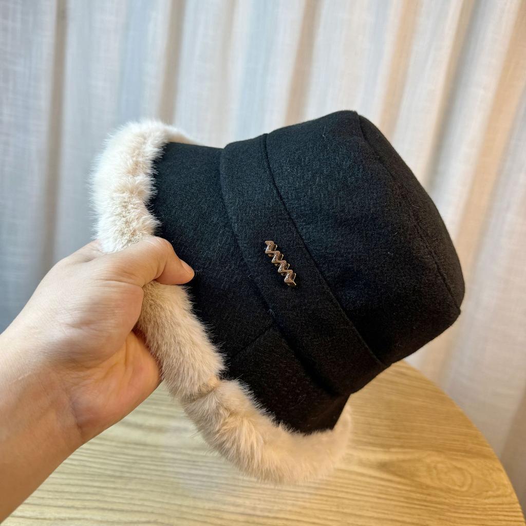 Woolen Thickened Warm Fisherman Hat Women's Winter Cold Proof Plush Ear Protection Hat Fashionable and Versatile Small Bucket Hat Showing Face