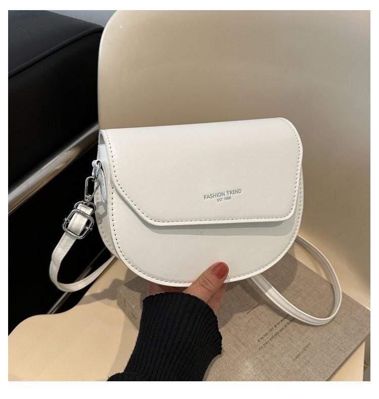 Stylish Minimalist Pu Crossbody Bag For Women In Trendy Saddle Design Ideal For Casual Commuting