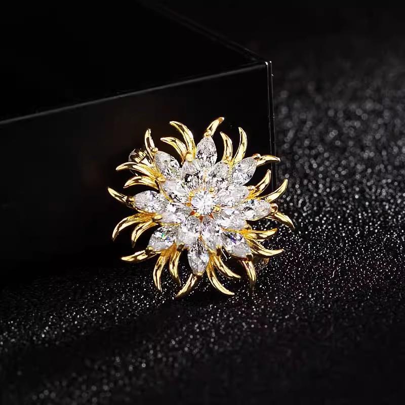 Flower Brooch, High-end Women's Brooch, Exquisite and Elegant, Luxurious Brooch, Summer Anti-glare Clasp