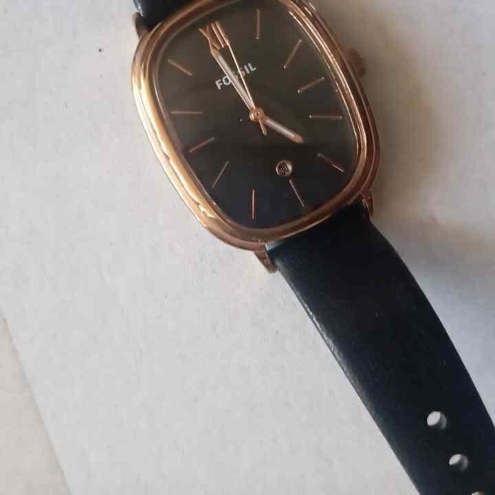 Used [In good working condition] FOSSIL quartz rose gold tonneau type style genuine belt