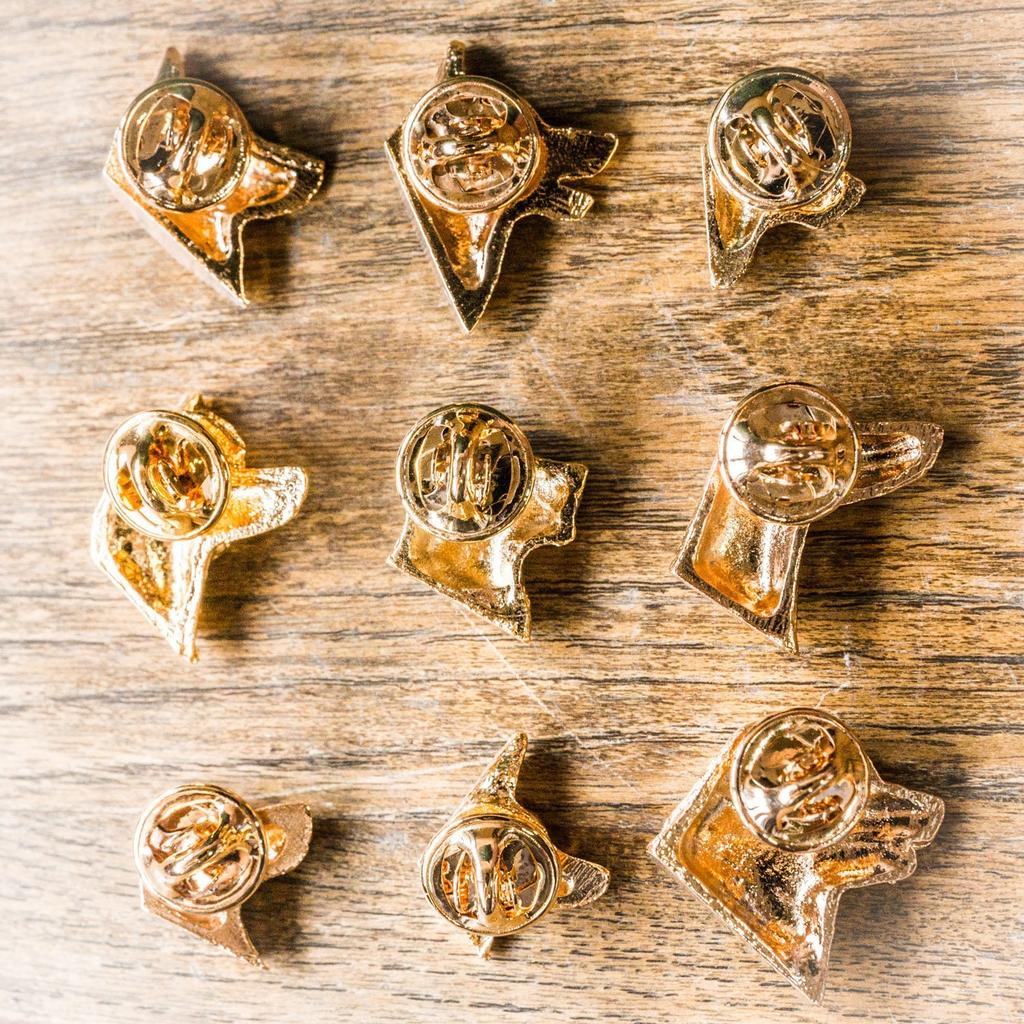 22ct Art Dog Pin Badge Collection Samoyed, British-made, Gold-plated