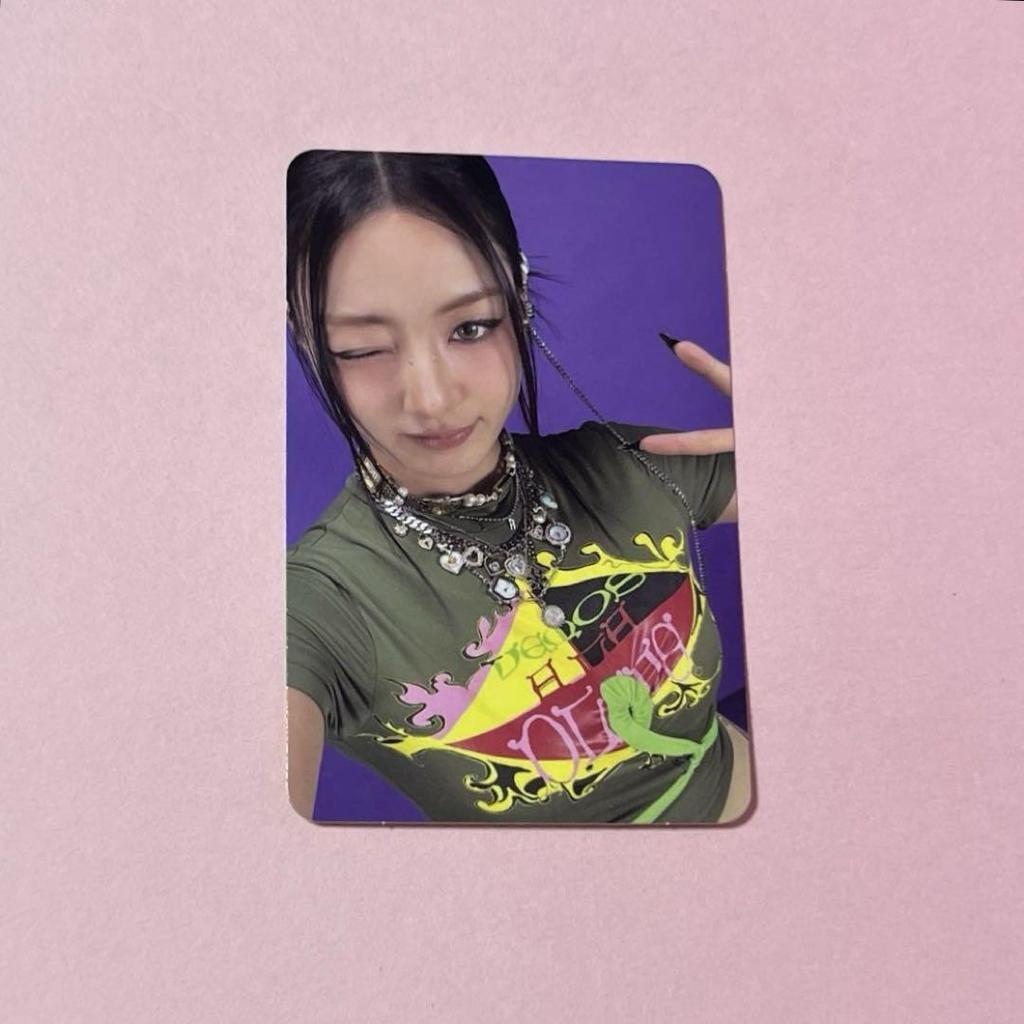 [USED] TWICE Jihyo trading card confetti this is for