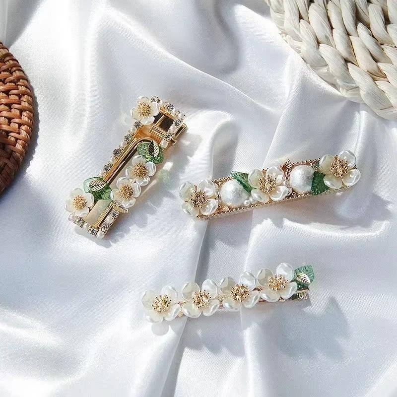 New Fashion White Flowers Leaves Pearl Hairpin Cute Romantic Golden Spring Duckbill Clip Barrette Hair Jewelry Hair Accessories